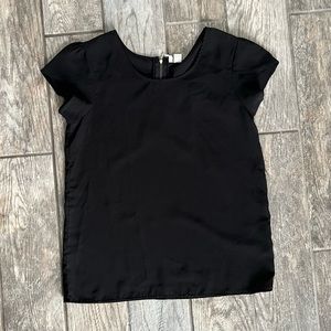 Black blouse size large detail on sleep cap zipper not visible from the back